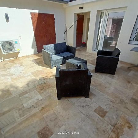 T2 Renove En Rdc Avec Cour, Intra Muros Avinhão Exterior foto
