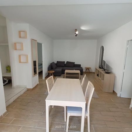 T2 Renove En Rdc Avec Cour, Intra Muros Avinhão Exterior foto