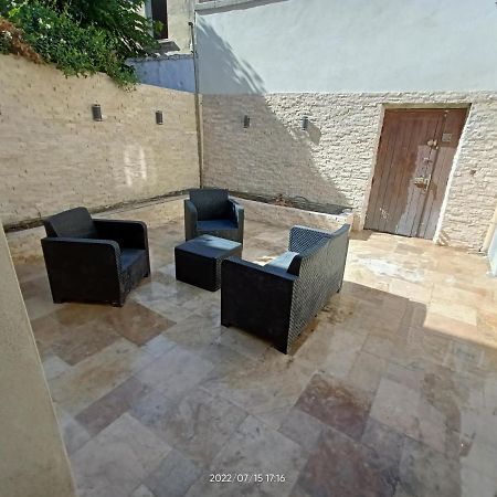 T2 Renove En Rdc Avec Cour, Intra Muros Avinhão Exterior foto