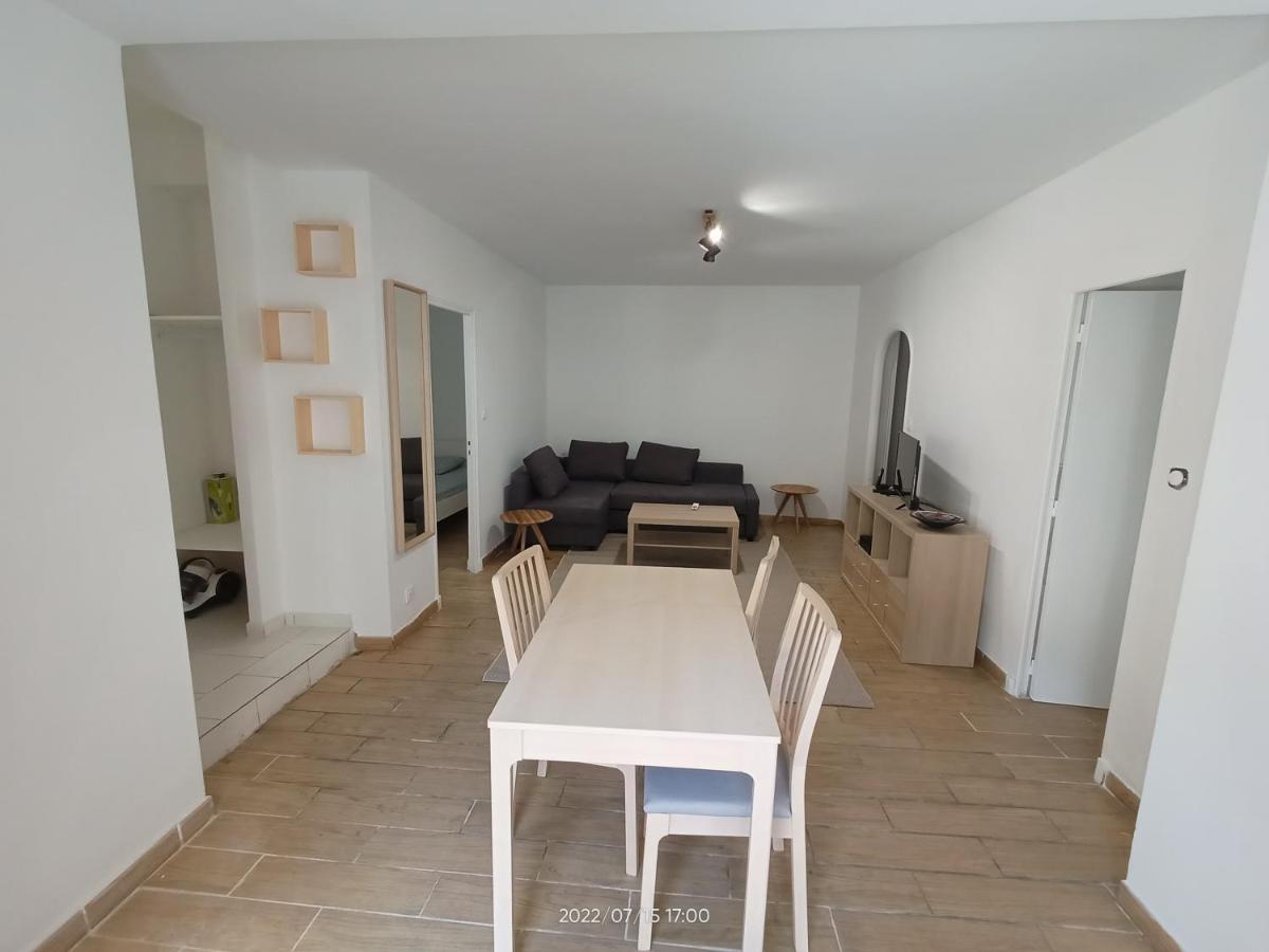 T2 Renove En Rdc Avec Cour, Intra Muros Avinhão Exterior foto